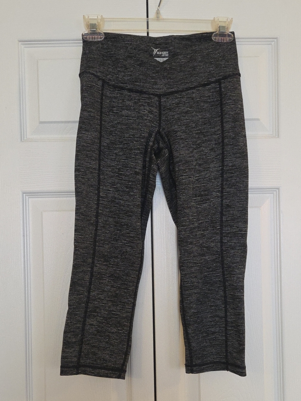 Old Navy Black and Gray Space-Dye Capri Leggings